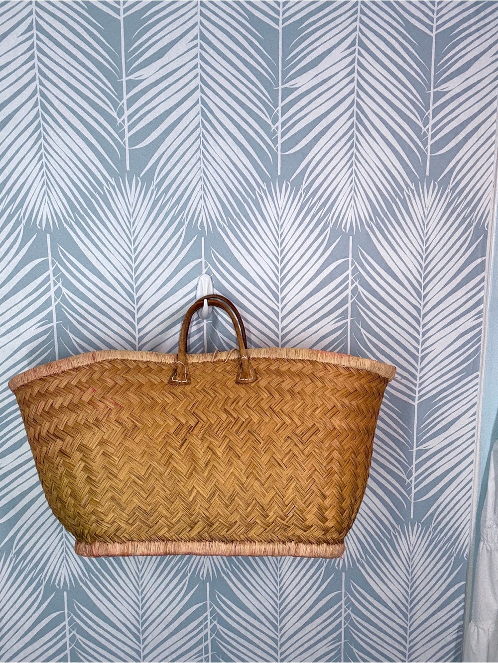 Handwoven Gradient Pink and Tan Straw Tote Bag - Picture 3 of 3